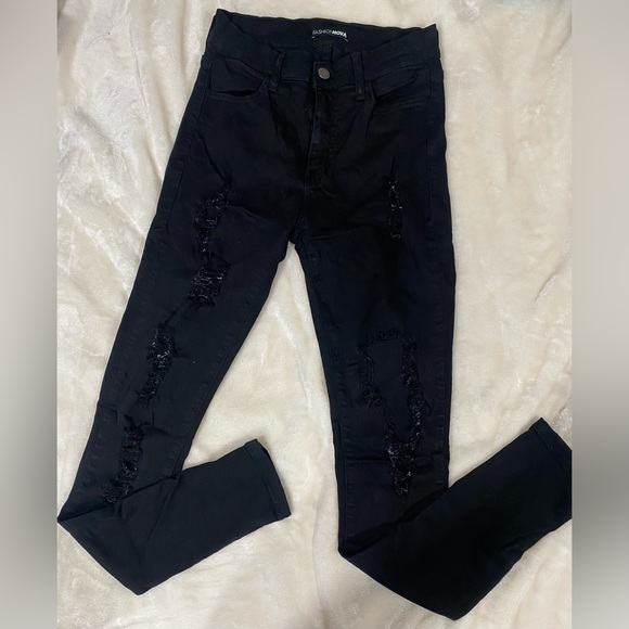 Fashionnova ripped jeans - Picture 1 of 1